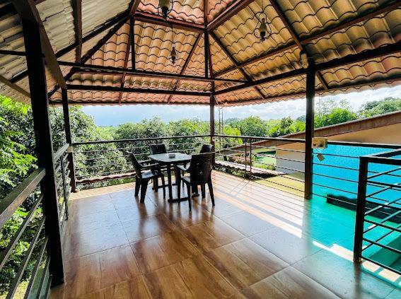 בית מלון כפרי La Natura Villa