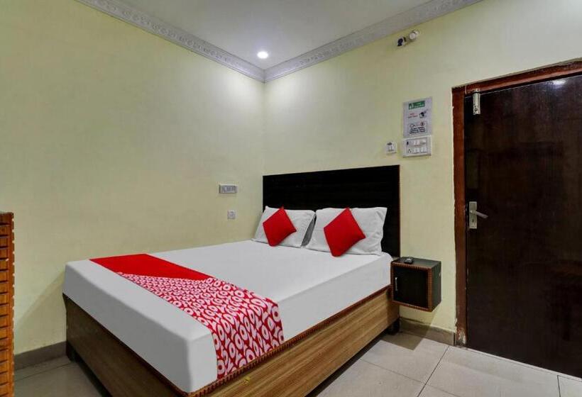 בית מלון כפרי Oyo Flagship At Home Grand