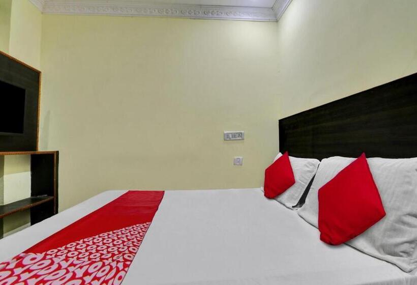 בית מלון כפרי Oyo Flagship At Home Grand