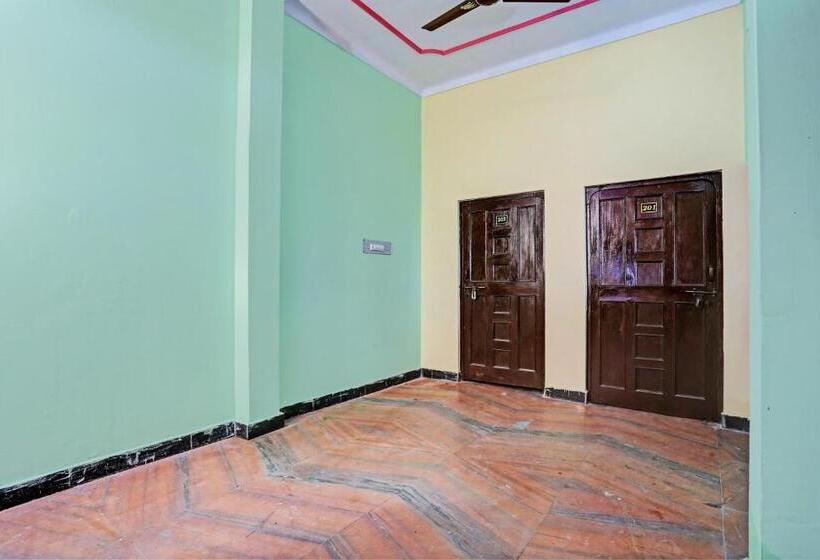 בית מלון כפרי Oyo Flagship Ava Palace