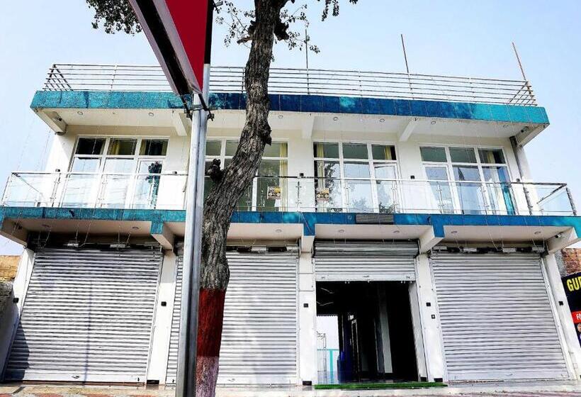 בית מלון כפרי Oyo Gupta Marriage Hall And