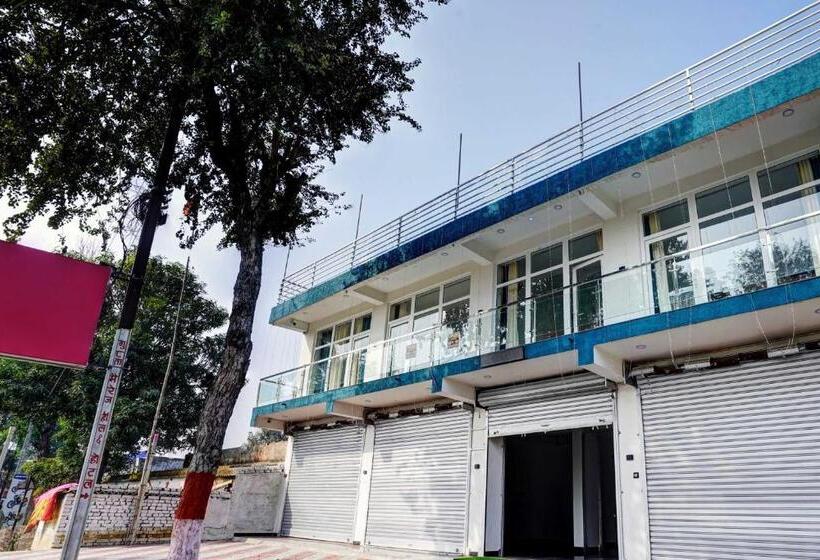 בית מלון כפרי Oyo Gupta Marriage Hall And