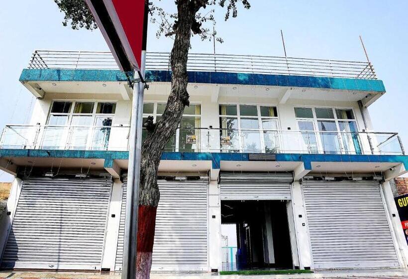 בית מלון כפרי Oyo Gupta Marriage Hall And