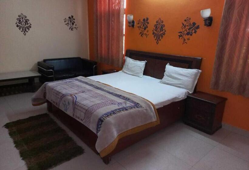 ホテル Oyo Home Ashok Raj