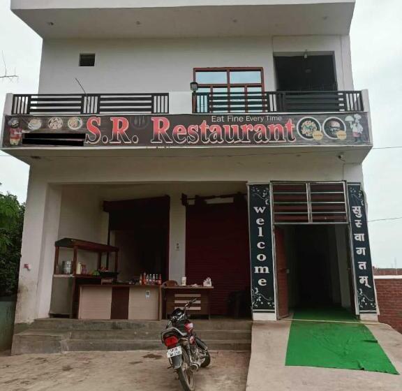 Отель Oyo Sr Family Restaurant &