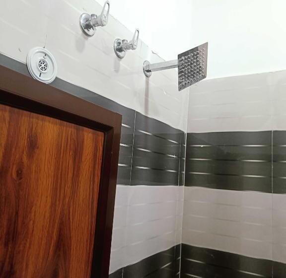 Отель Oyo Sr Family Restaurant &