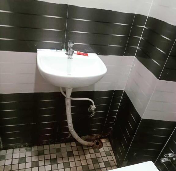 Отель Oyo Sr Family Restaurant &