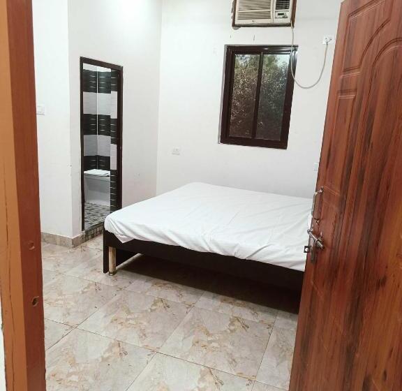 Отель Oyo Sr Family Restaurant &