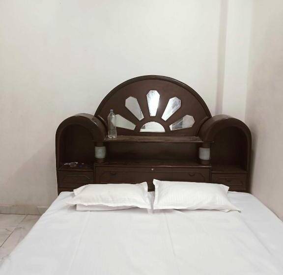 Отель Oyo Sr Family Restaurant &