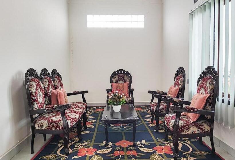 בית מלון כפרי Reddoorz Plus Syariah Near Simpang Rimbo Jambi