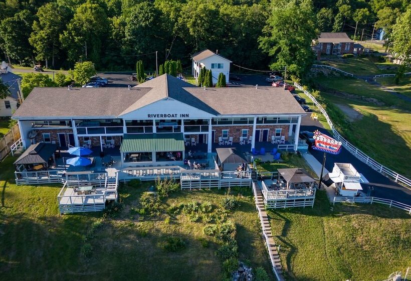 فندق Riverboat Inn & Suites