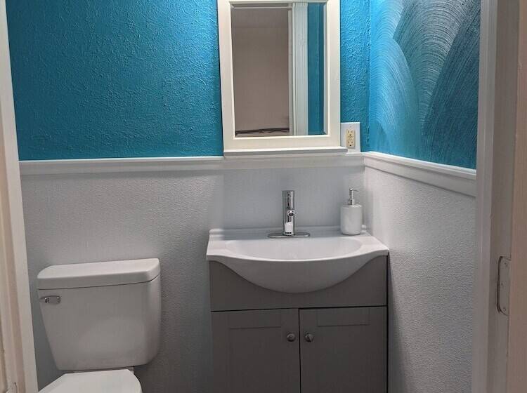 فندق Riverboat Inn & Suites