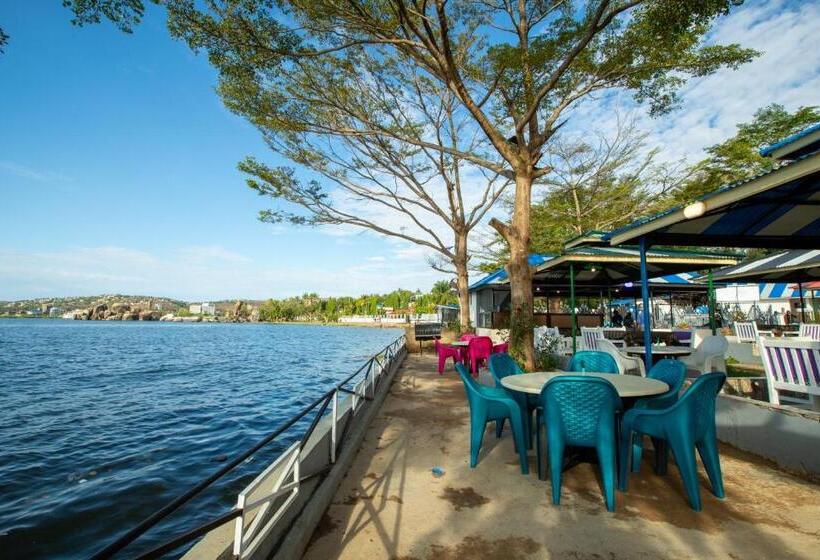 هتل Rusty Rock Beach Resort & Spa