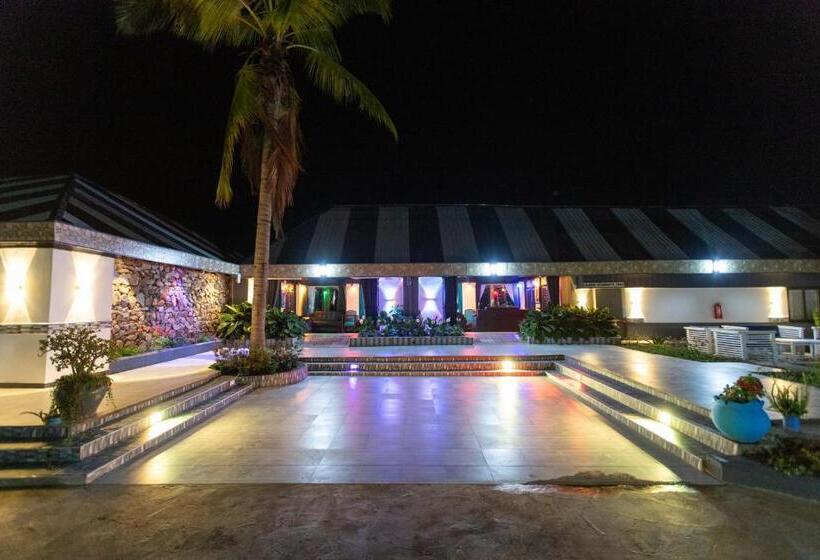 هتل Rusty Rock Beach Resort & Spa