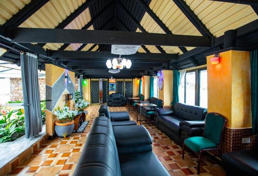 هتل Rusty Rock Beach Resort & Spa