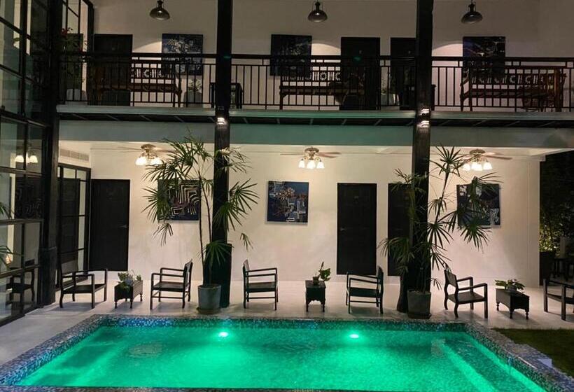 בית מלון כפרי The Courtyard Chiangrai