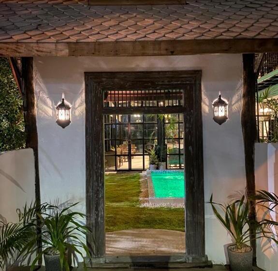 Otel The Courtyard Chiangrai