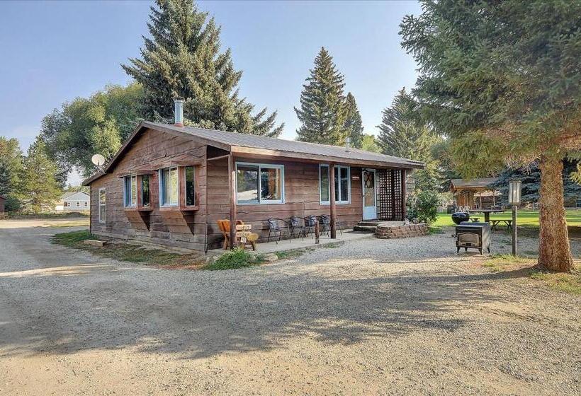 فندق Vista Court Cabins & Lodge