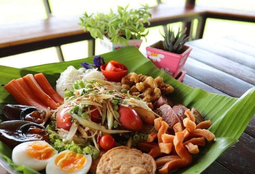 فندق Whitehouse Resort