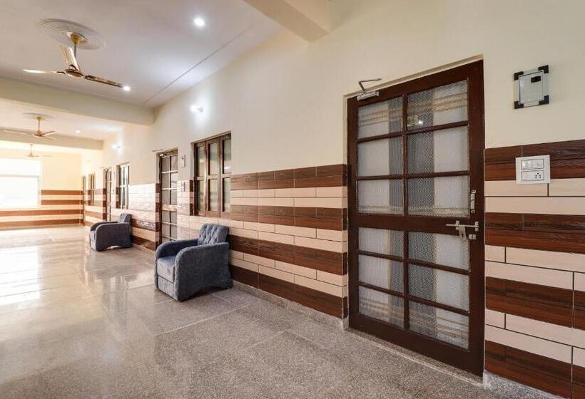 Oyo Flagship Hotel The Kailash