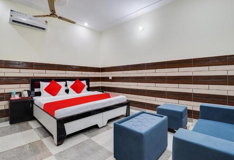 Oyo Flagship Hotel The Kailash