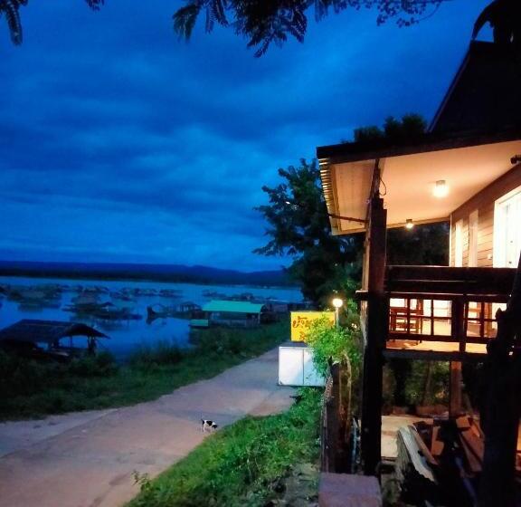 Пансион บ้านสวนริมน้ำวังใหญ่ วังสามหมอ อุดรธานี