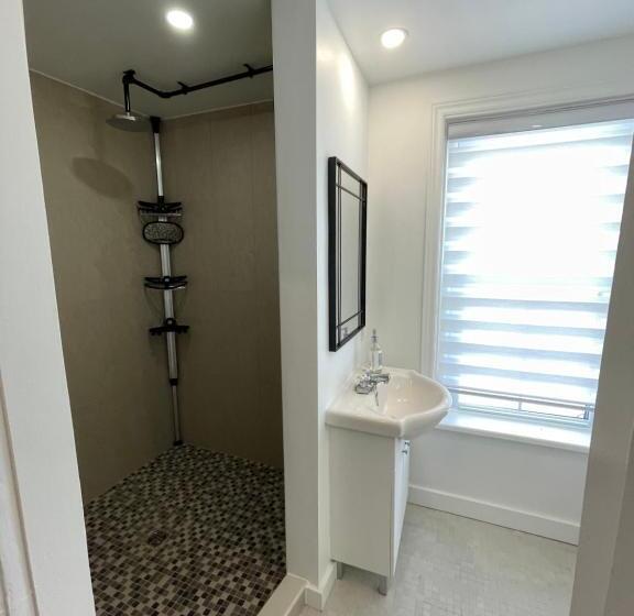 بنسيون Atlantic Pub &