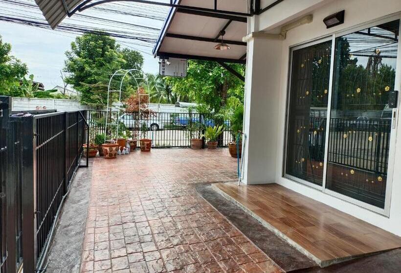 ペンション Be Happy House Bangyai