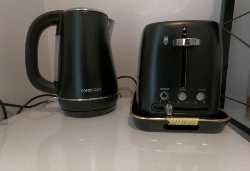 پانسیون Berryfields 64