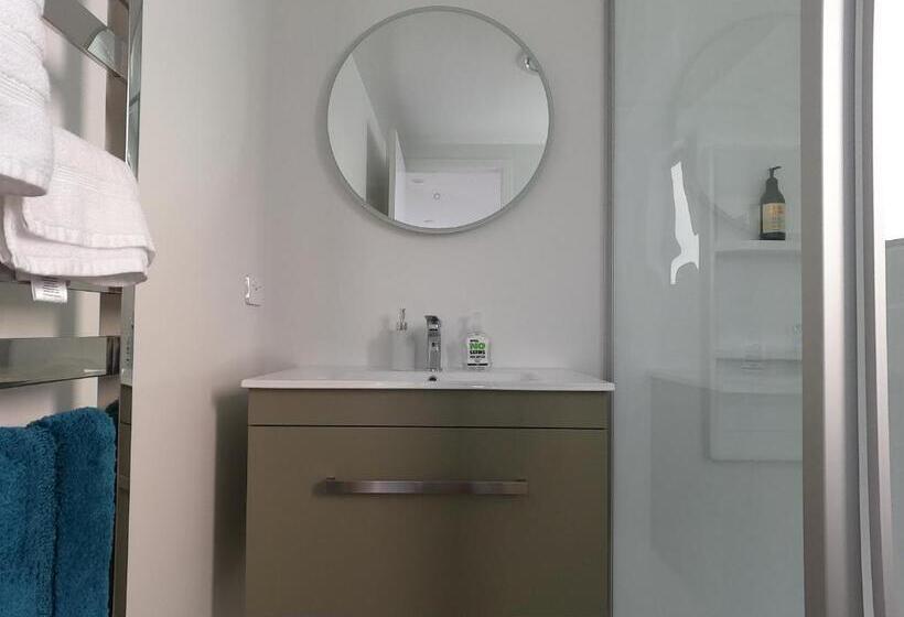 پانسیون Berryfields 64