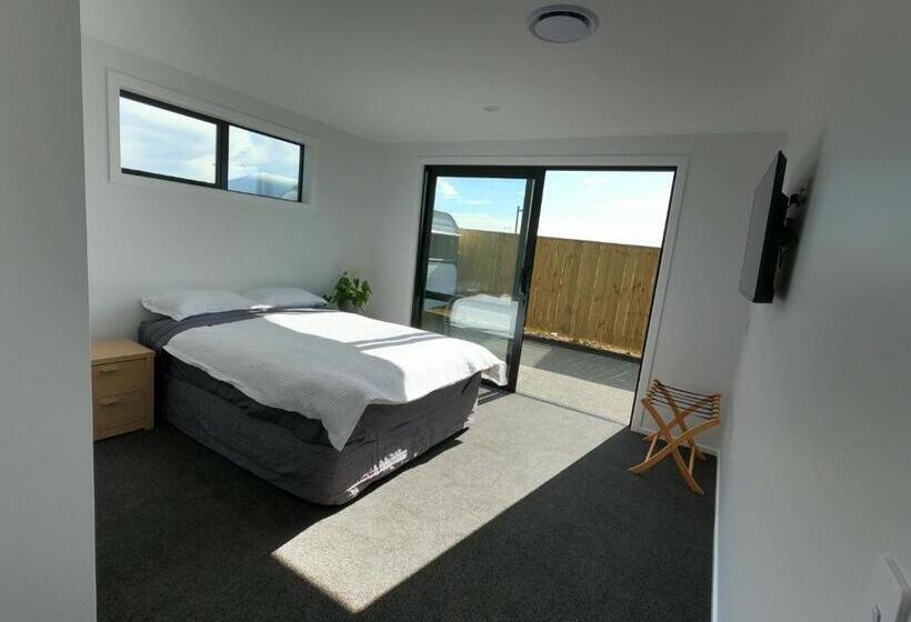 پانسیون Berryfields 64