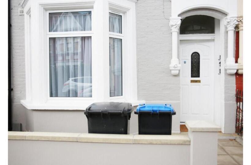 Пансион Cricklewood Deluxe Ensuite Room