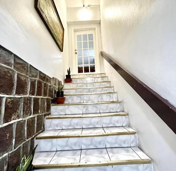 膳宿费 E.w.b. Properties