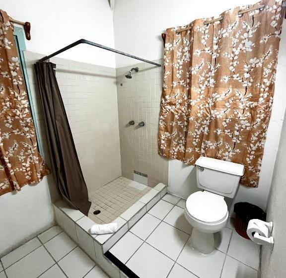 膳宿费 E.w.b. Properties