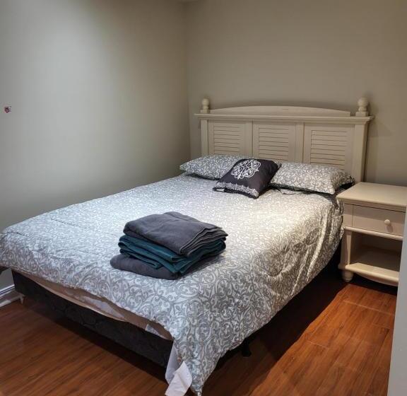 پانسیون Lovely Guest Entire Apartment Minutes From Ottawa Airport