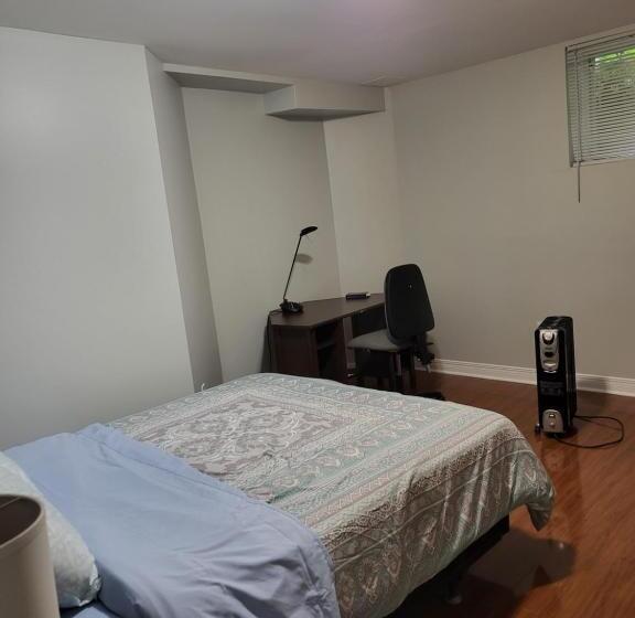 پانسیون Lovely Guest Entire Apartment Minutes From Ottawa Airport