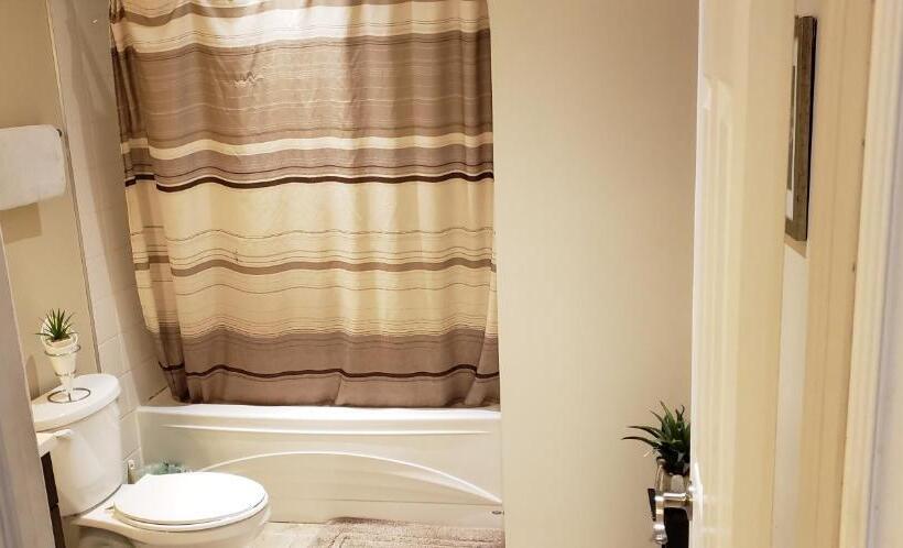 پانسیون Lovely Guest Entire Apartment Minutes From Ottawa Airport