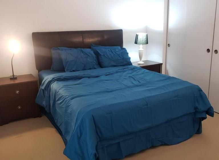 پانسیون Lovely Guest Entire Apartment Minutes From Ottawa Airport