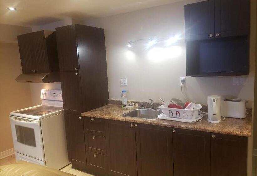 پانسیون Lovely Guest Entire Apartment Minutes From Ottawa Airport