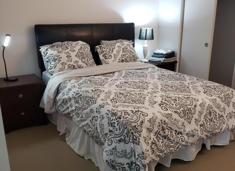 پانسیون Lovely Guest Entire Apartment Minutes From Ottawa Airport