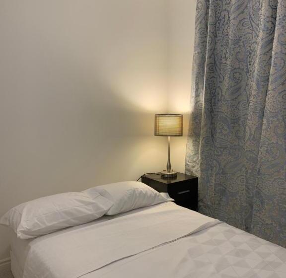 بنسيون Oshawa New Town Home