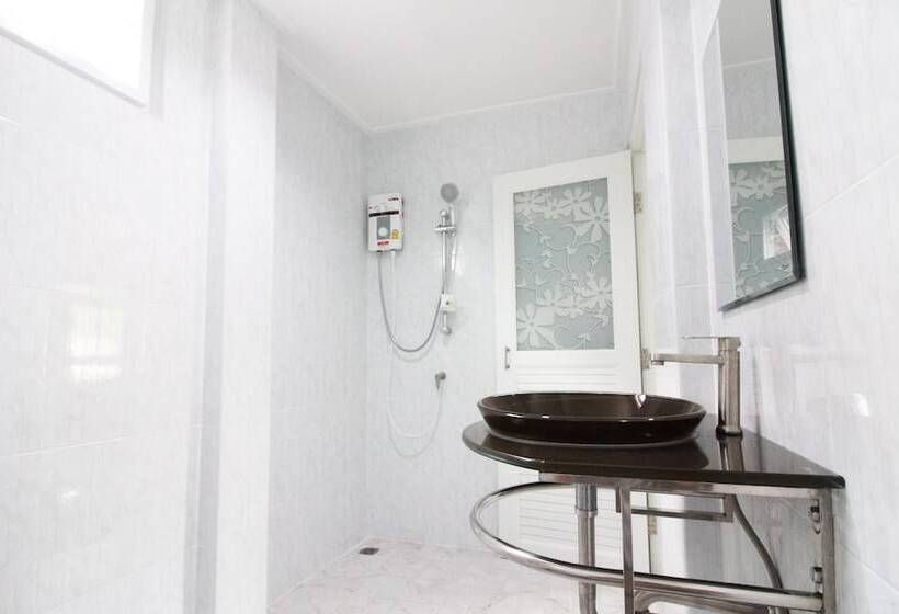 بنسيون Room In Guest Room   Baan Khunphiphit Homestay No3370