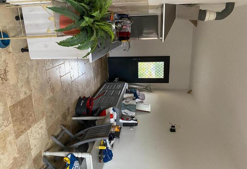 ペンション Room In Guest Room   Bed And Breakfast In The Countryside Near Beauvais Airport