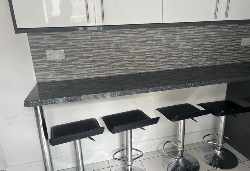 膳宿费 The Coral Guest House 1 Fratton Park Portsmouth