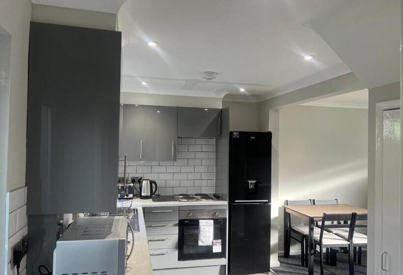 膳宿费 The Coral Guest House 1 Fratton Park Portsmouth