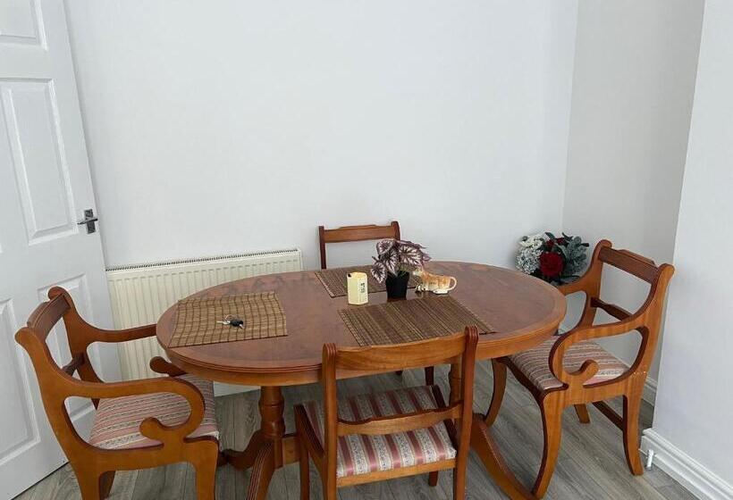 膳宿费 The Coral Guest House 1 Fratton Park Portsmouth