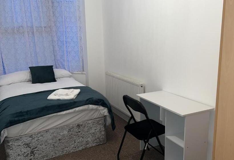 膳宿费 The Coral Guest House 1 Fratton Park Portsmouth