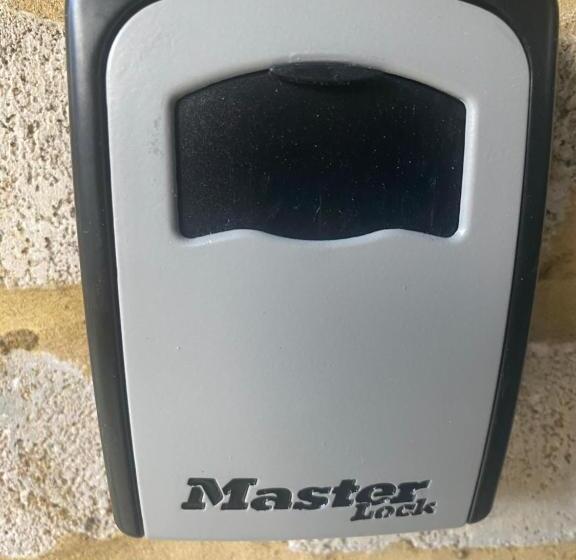 膳宿费 Very Large Double Room With Corner Sofa, Sky Tv, Netflix Etc, Fridge And Microwave