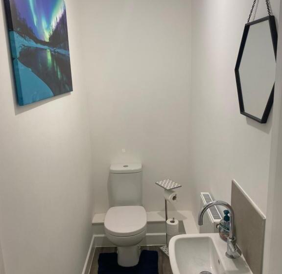 膳宿费 Very Large Double Room With Corner Sofa, Sky Tv, Netflix Etc, Fridge And Microwave