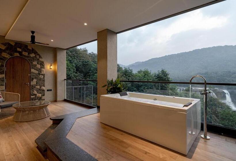 אתר נופש Flora Misty Falls Athirappilly